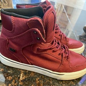 Kids Supra size 6. Maroon